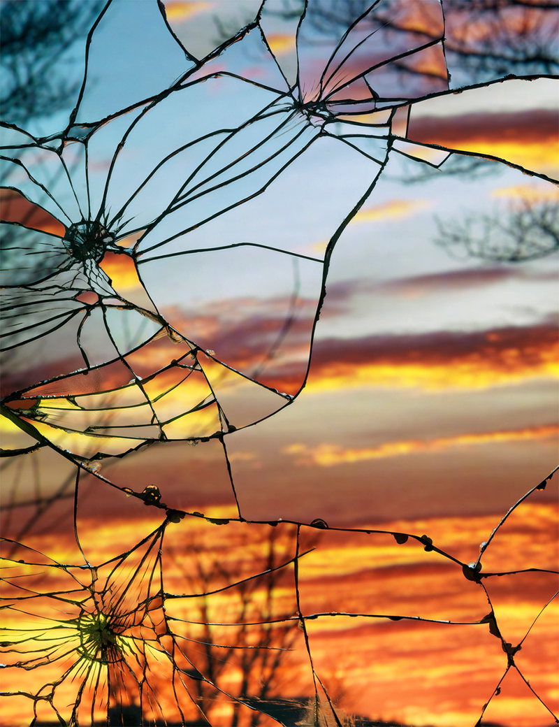 Illustration for article titled This Isn't Stained Glass, It's A Miracle Of Optics